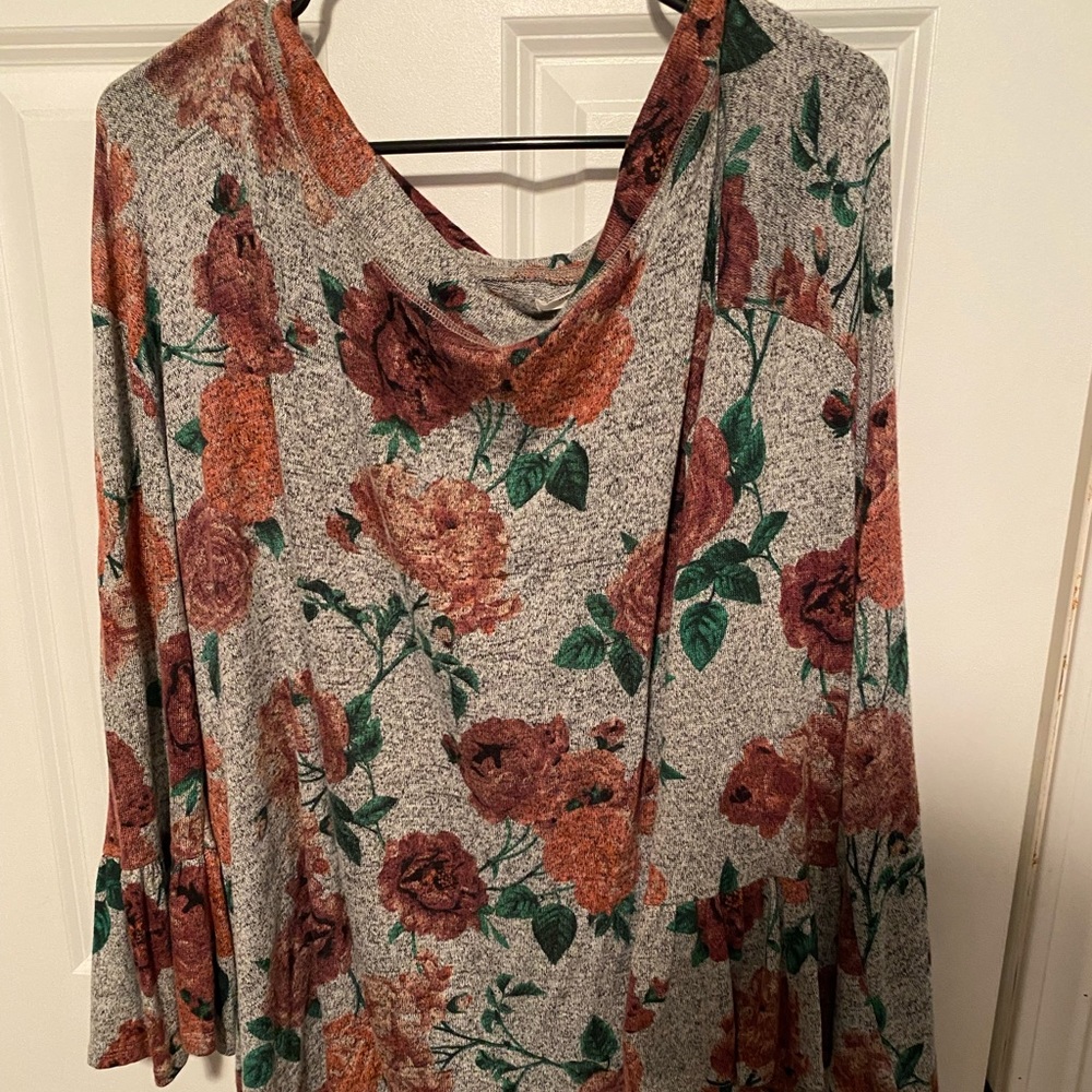 Bell sleeve floral shirt